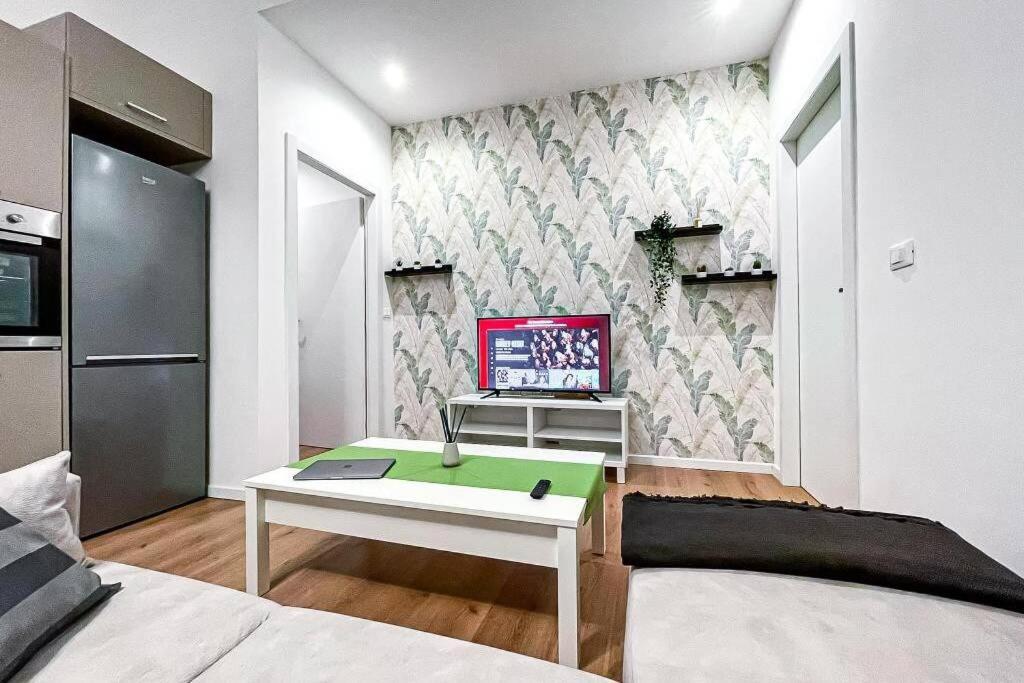 Luxury Stazione Centrale Elegante Loft Apartment Trieste Exterior photo